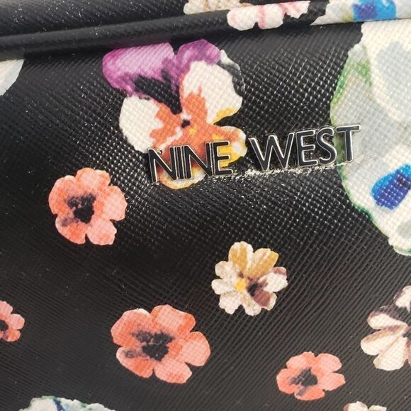 Nine west floral crossbody - Picture 3 of 4